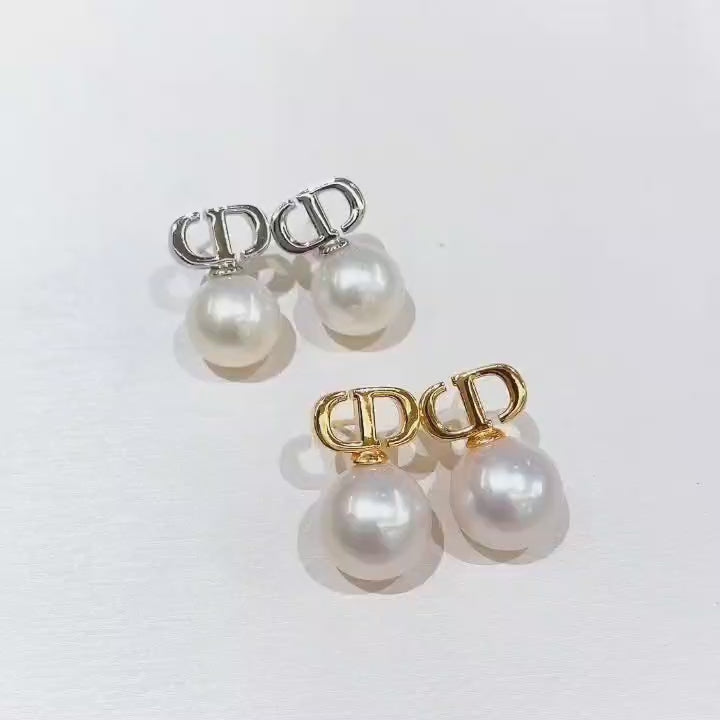 A pair of S925 silver letter CD earrings with exquisite craftsmanship(without pearl)